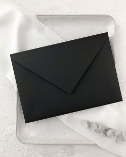 Envelope preto para convites de casamento