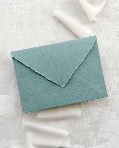 Envelope em pó azul feito à...